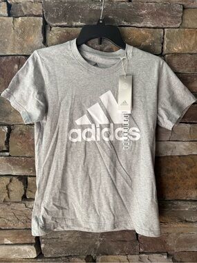 NWT Women’s Adidas Logo t-shirt small
